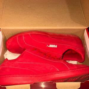 Red Pumas With Box